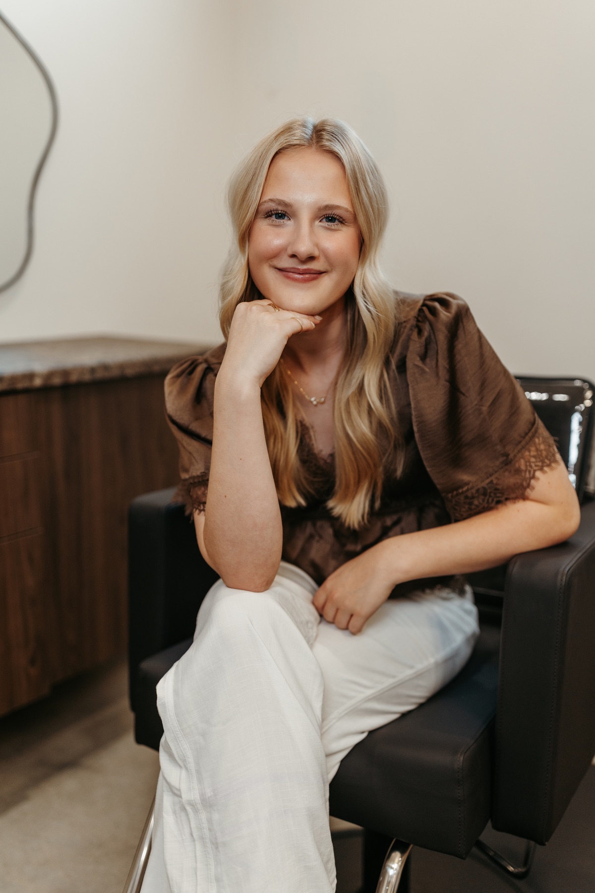 Valerie, Stylist
